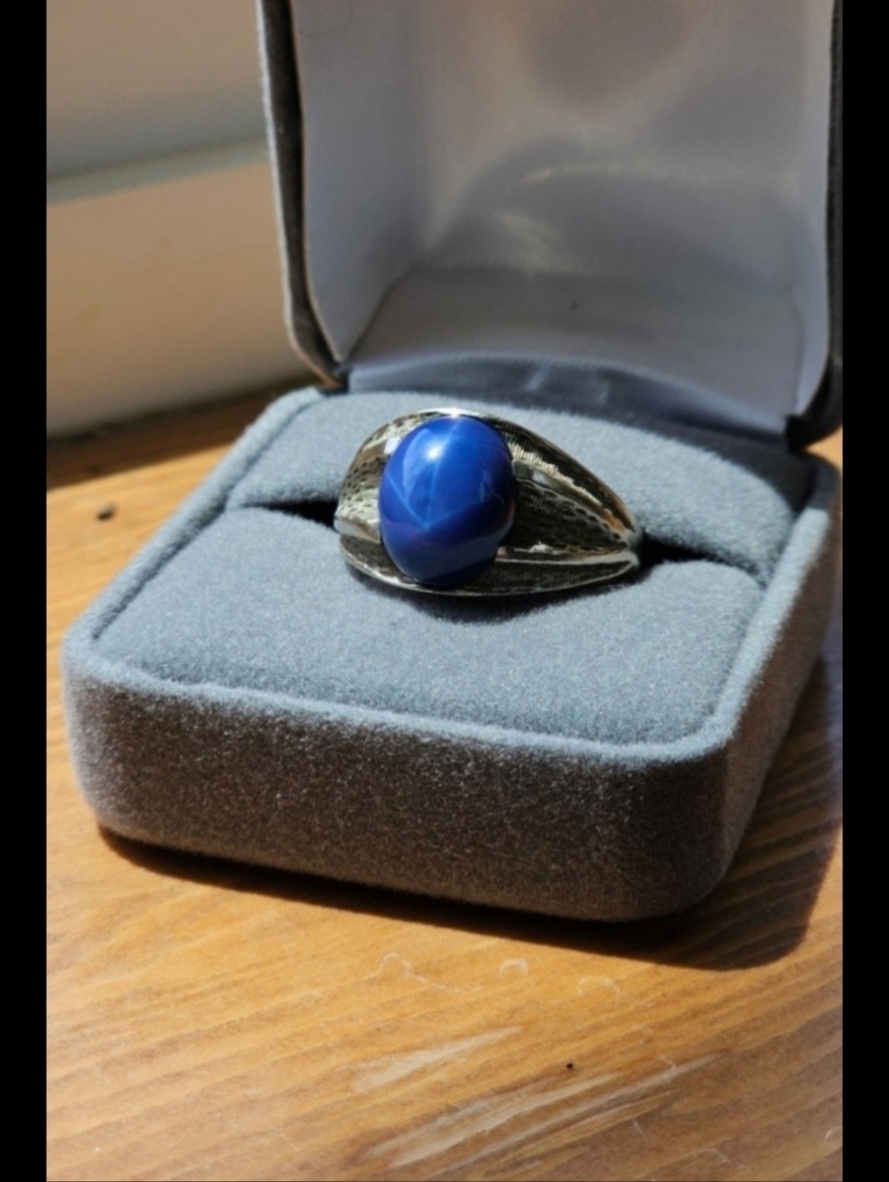 10k white gold blue star sapphire ring size 10. Stamped 10k. Star sapphire that